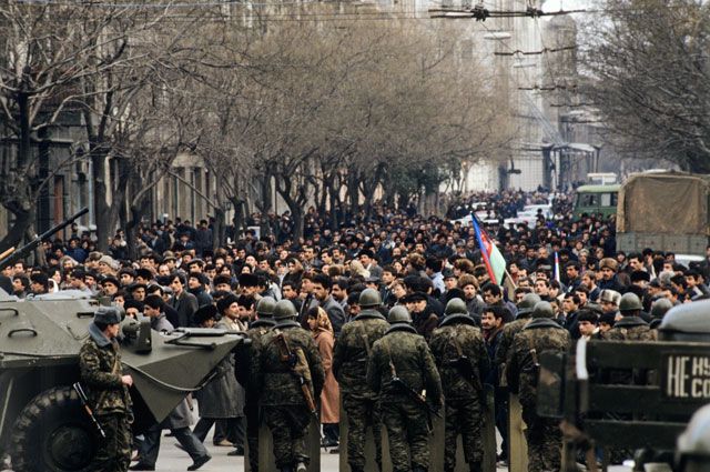 Введение чрезвычайного положения и ввод войск в Баку